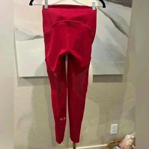 LULULEMON x BARRYS Stronger As One Tight 25" Size 4 Ruby Red - Picture 10 of 12